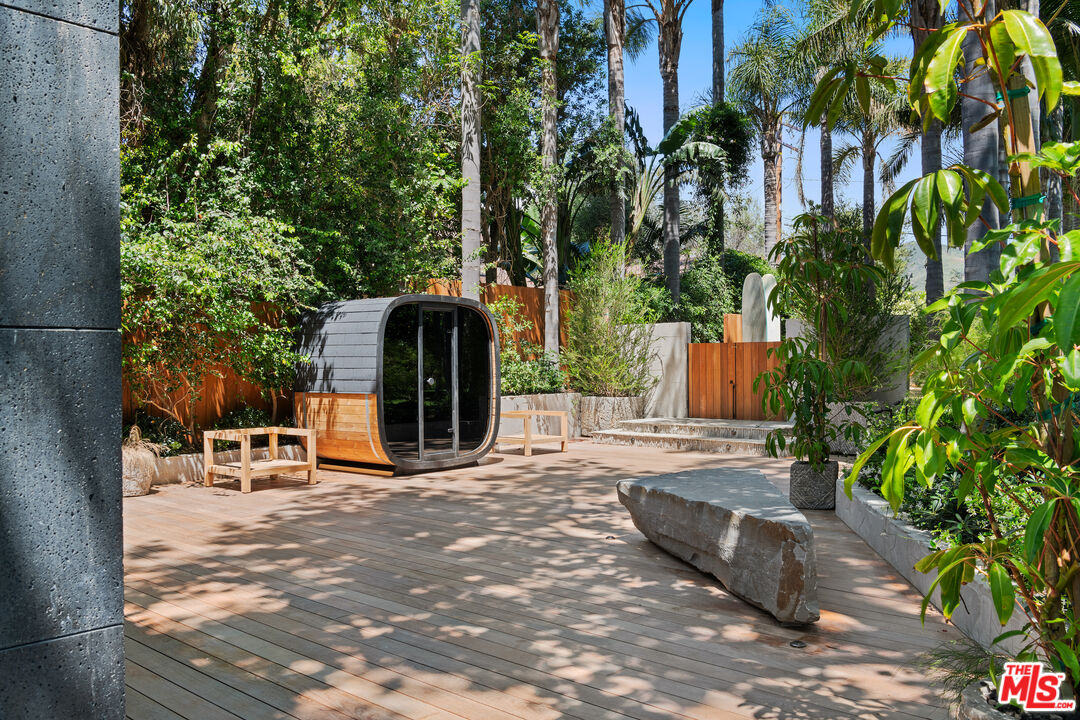 6625 Zumirez Dr