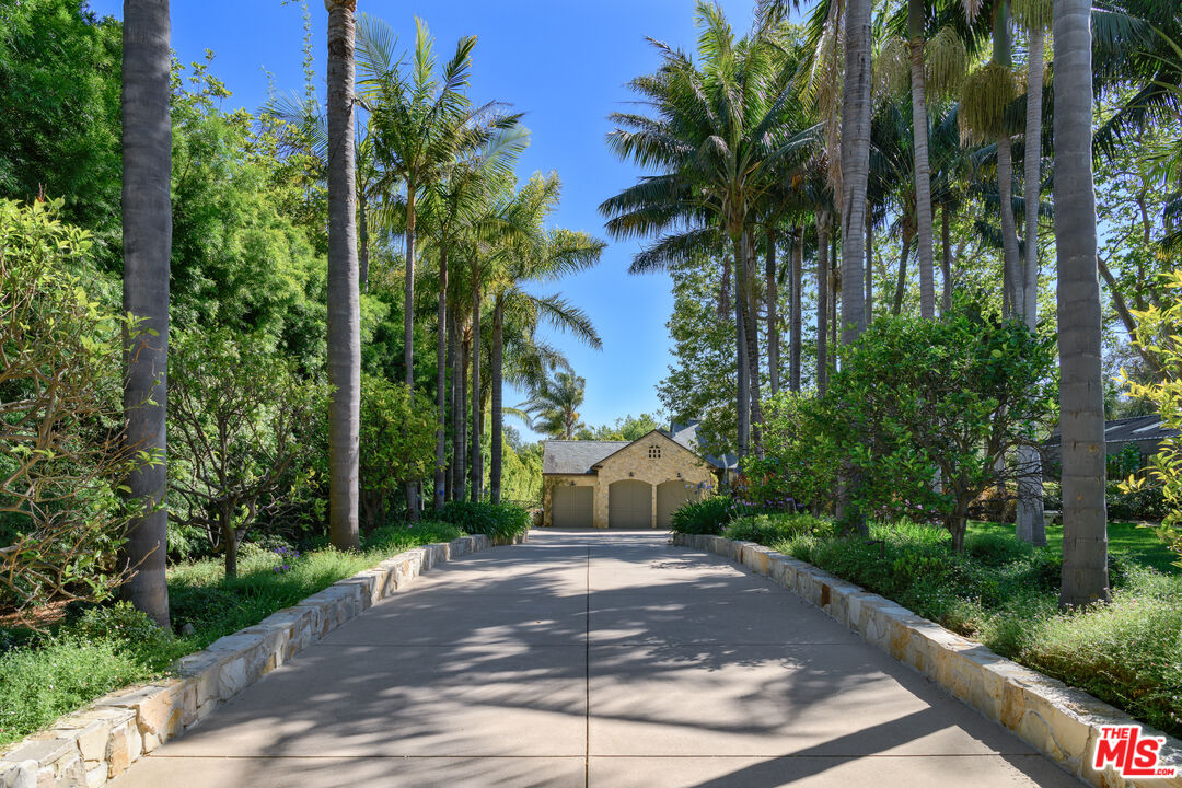6625 Zumirez Dr
