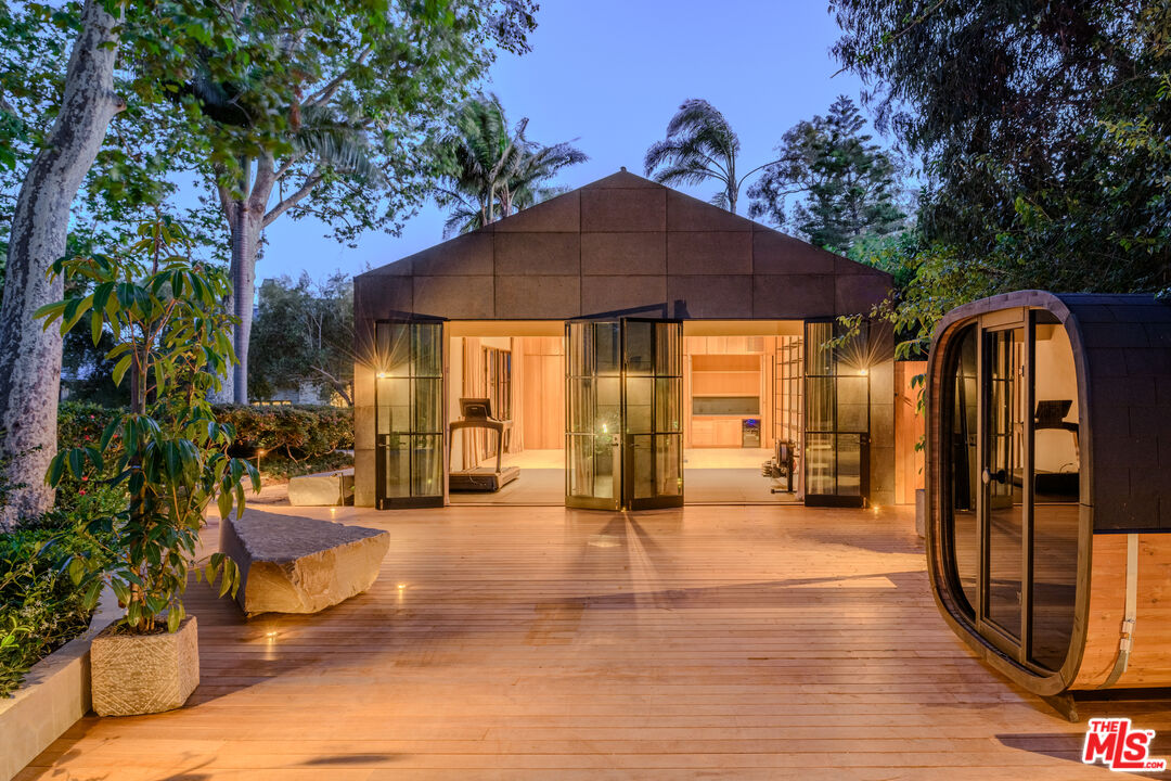 6625 Zumirez Dr