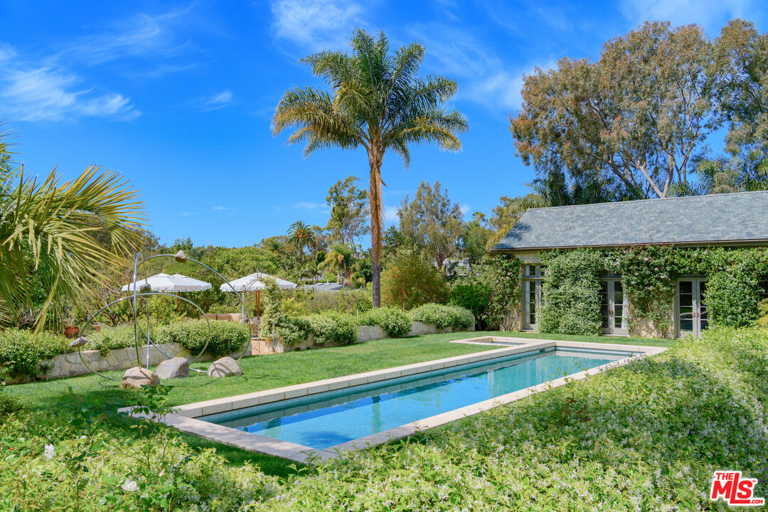 6625 Zumirez Dr