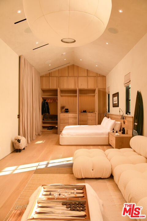 6625 Zumirez Dr