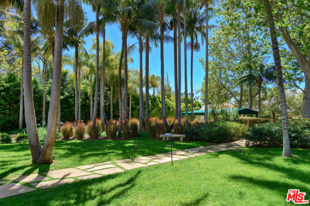 6625 Zumirez Dr