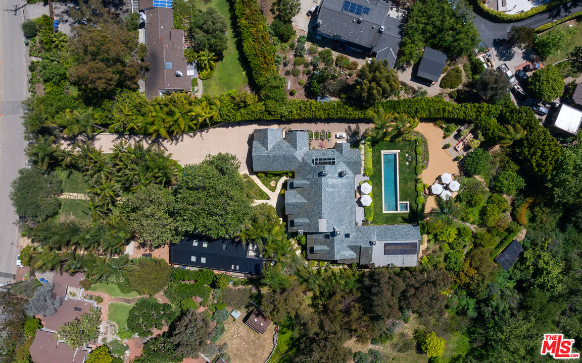 6625 Zumirez Dr