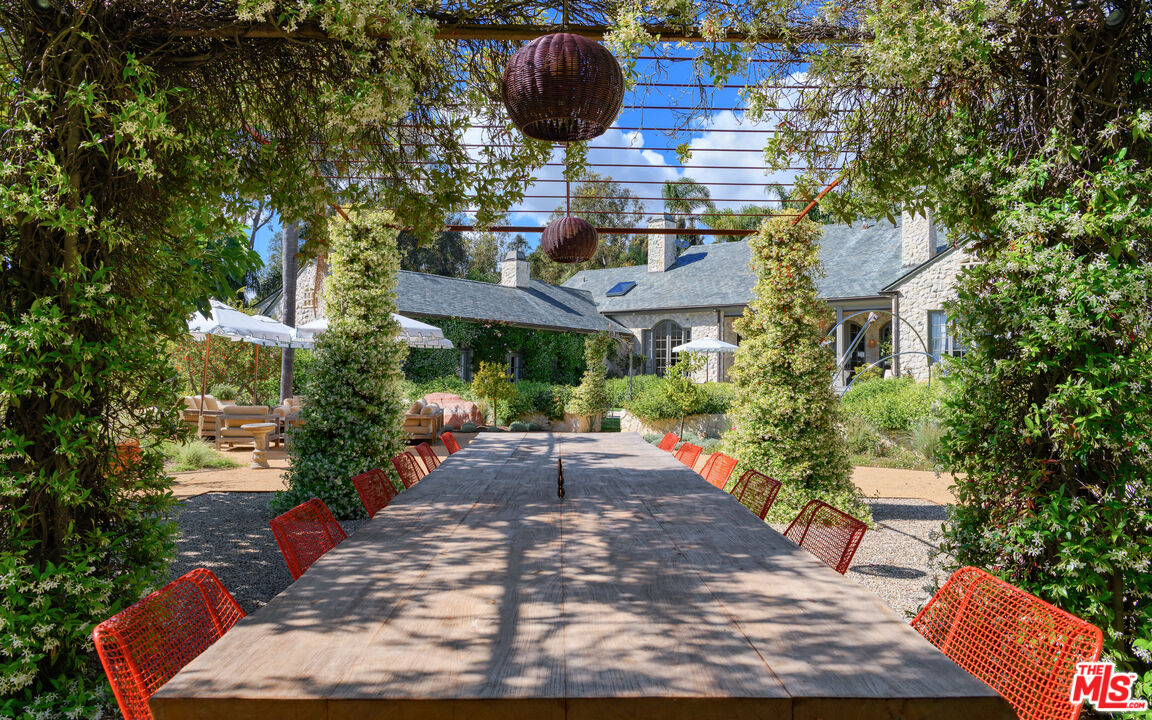6625 Zumirez Dr