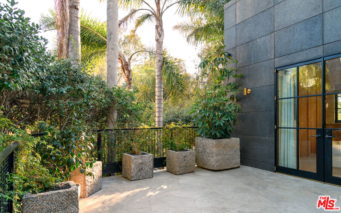6625 Zumirez Dr
