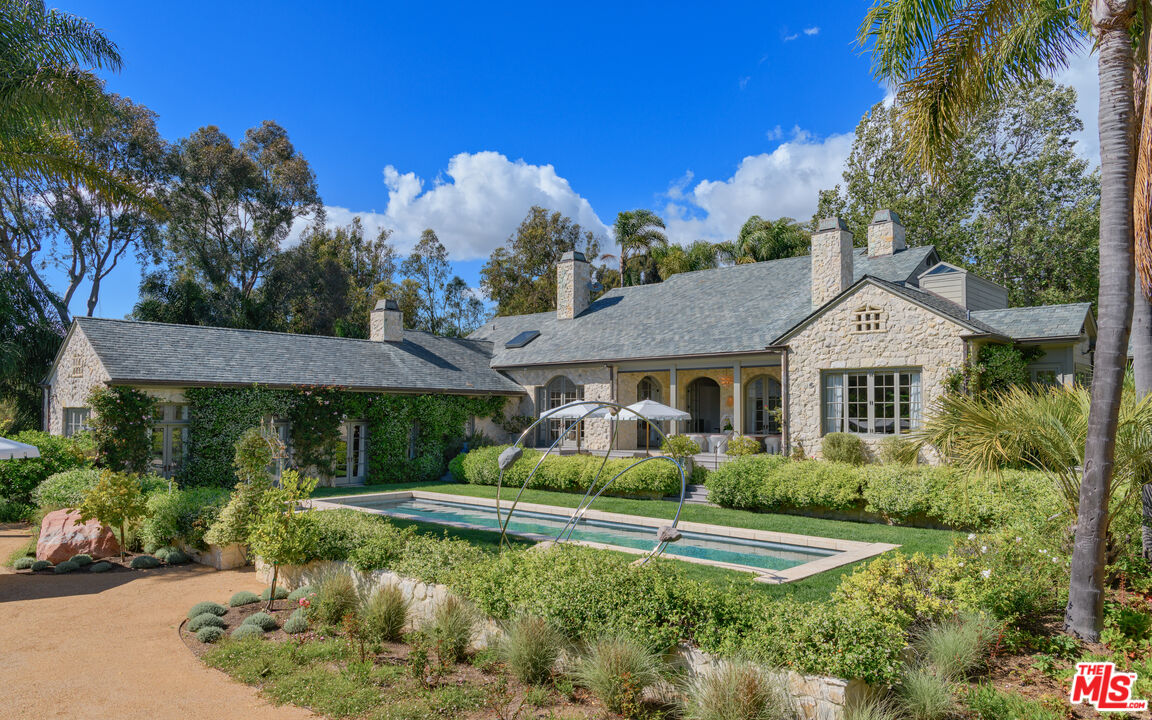 6625 Zumirez Dr