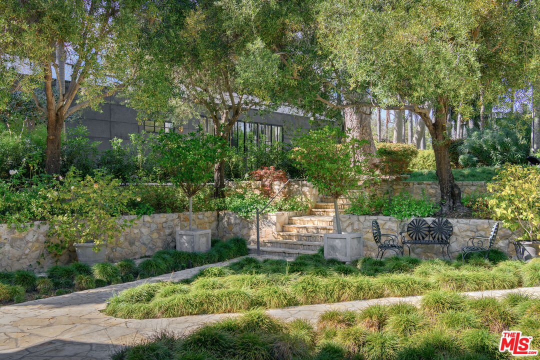 6625 Zumirez Dr
