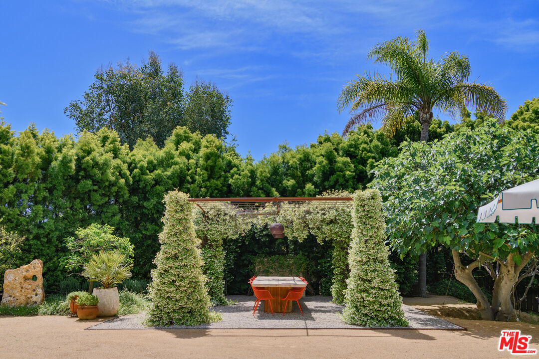 6625 Zumirez Dr