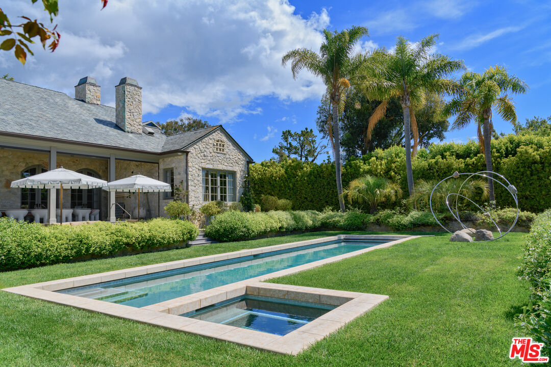 6625 Zumirez Dr