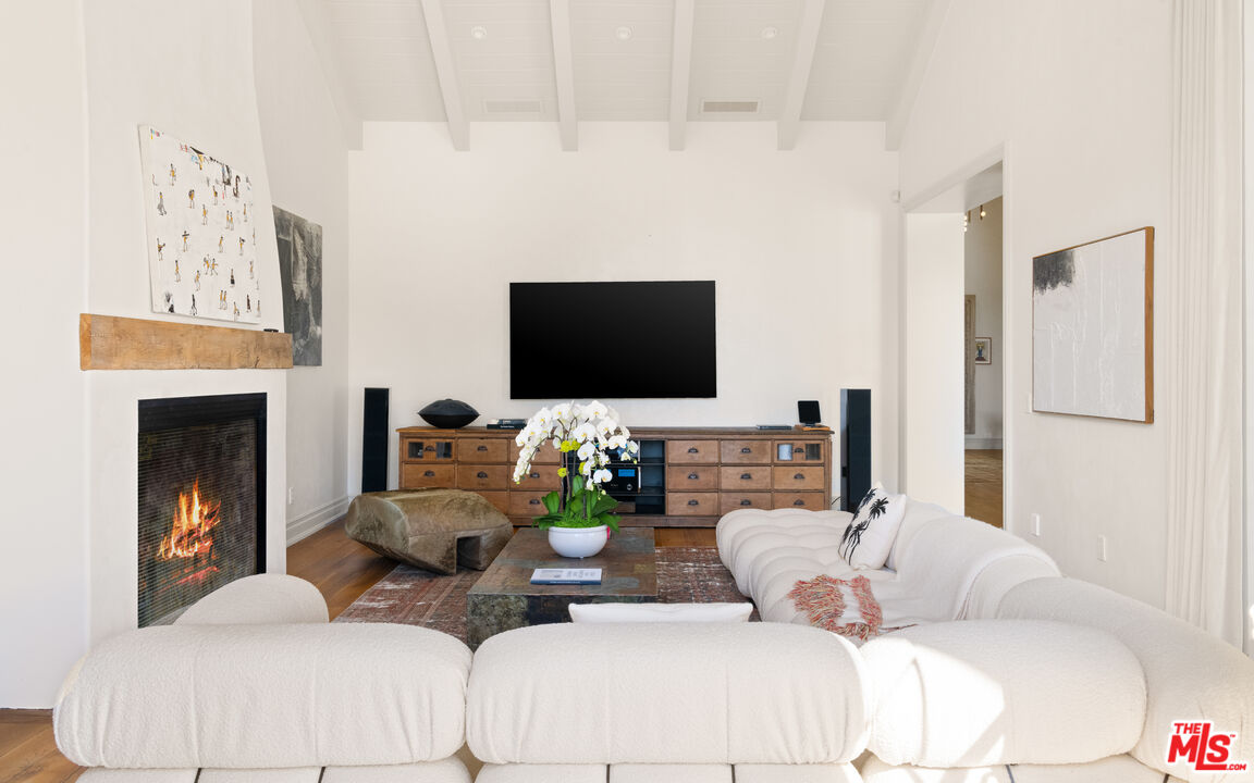 6625 Zumirez Dr