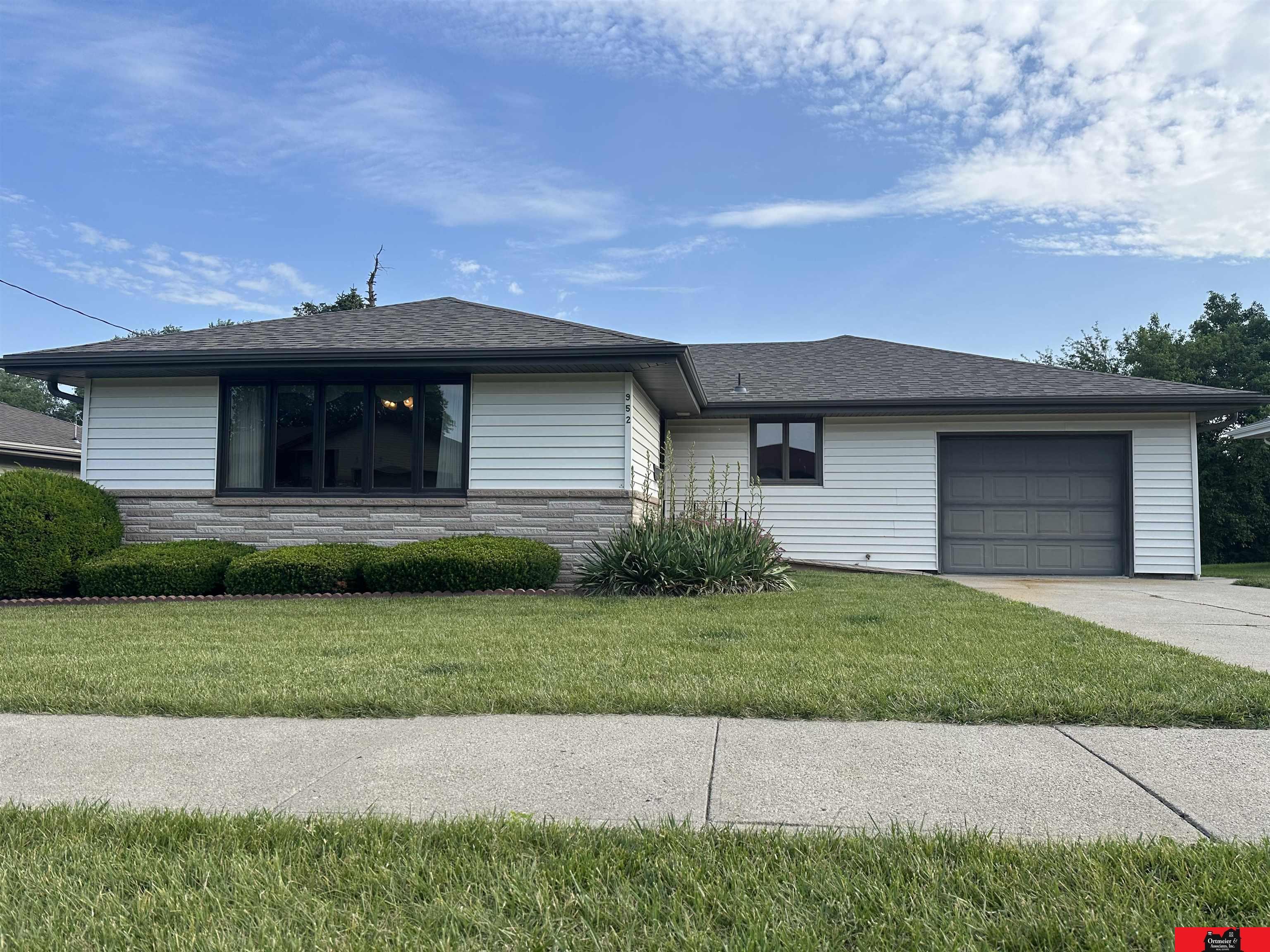 952 E Sherman Street