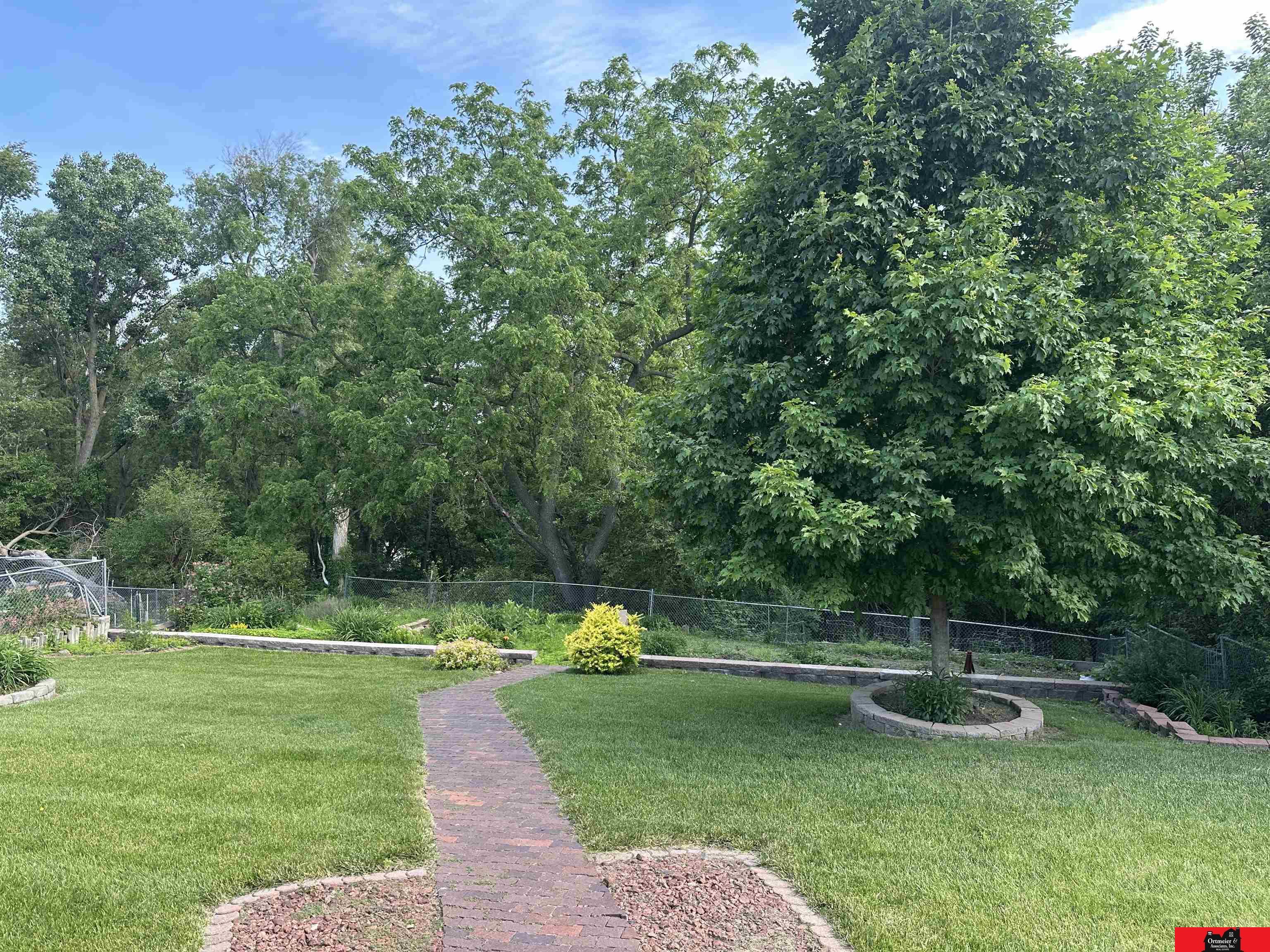 952 E Sherman Street