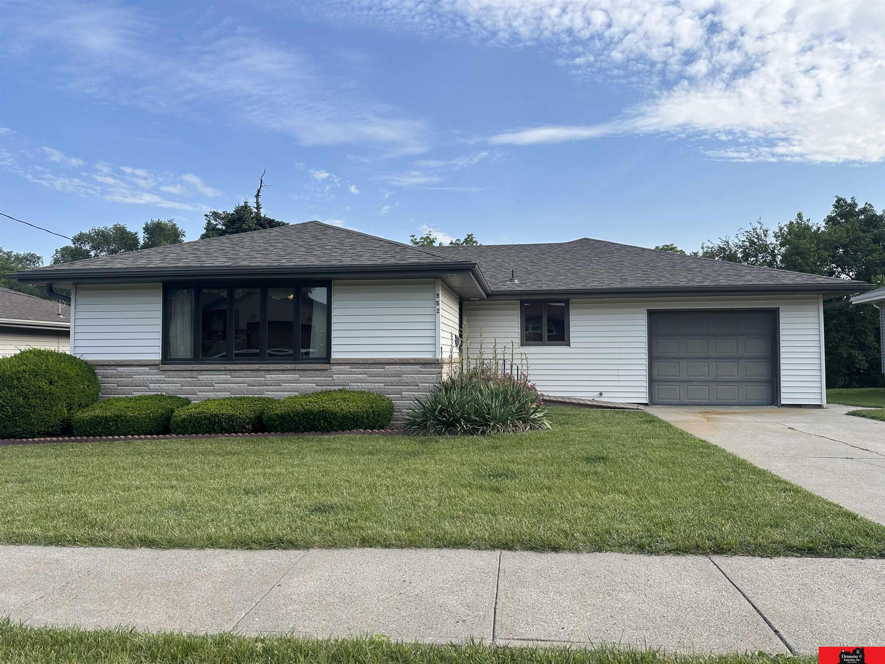 952 E Sherman Street