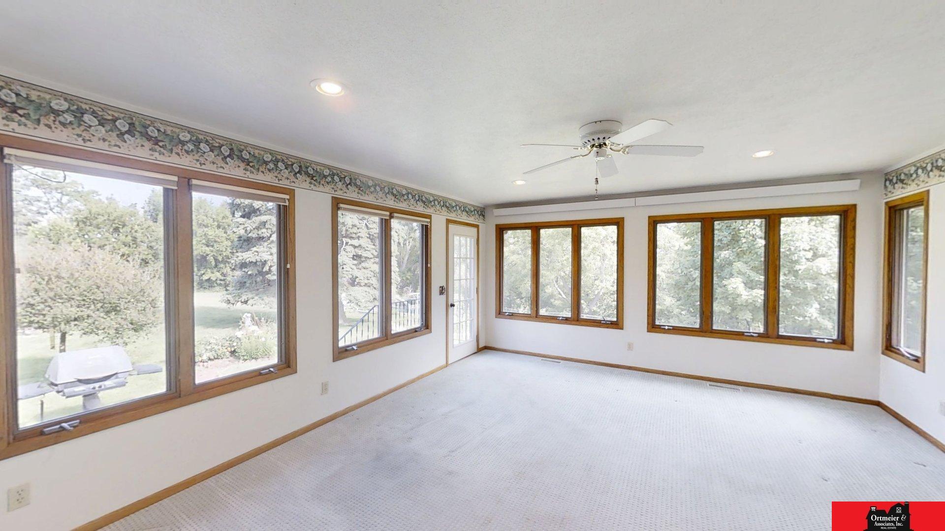 952 E Sherman Street