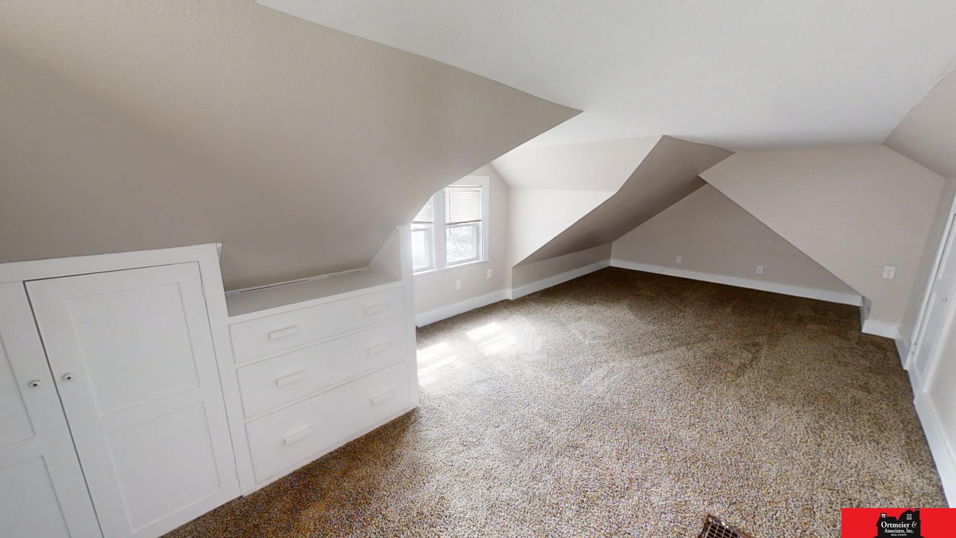 208 N Lincoln Street