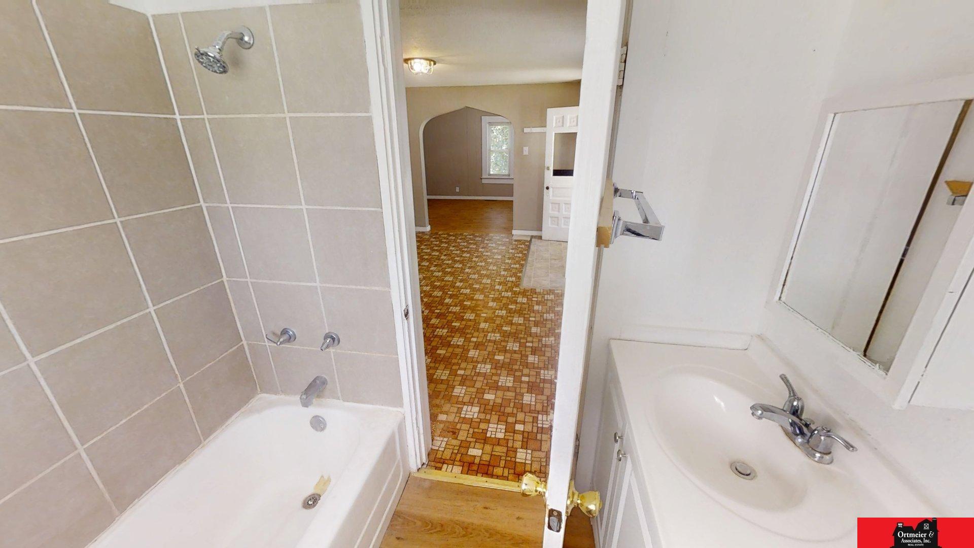 212 S Oakland Avenue