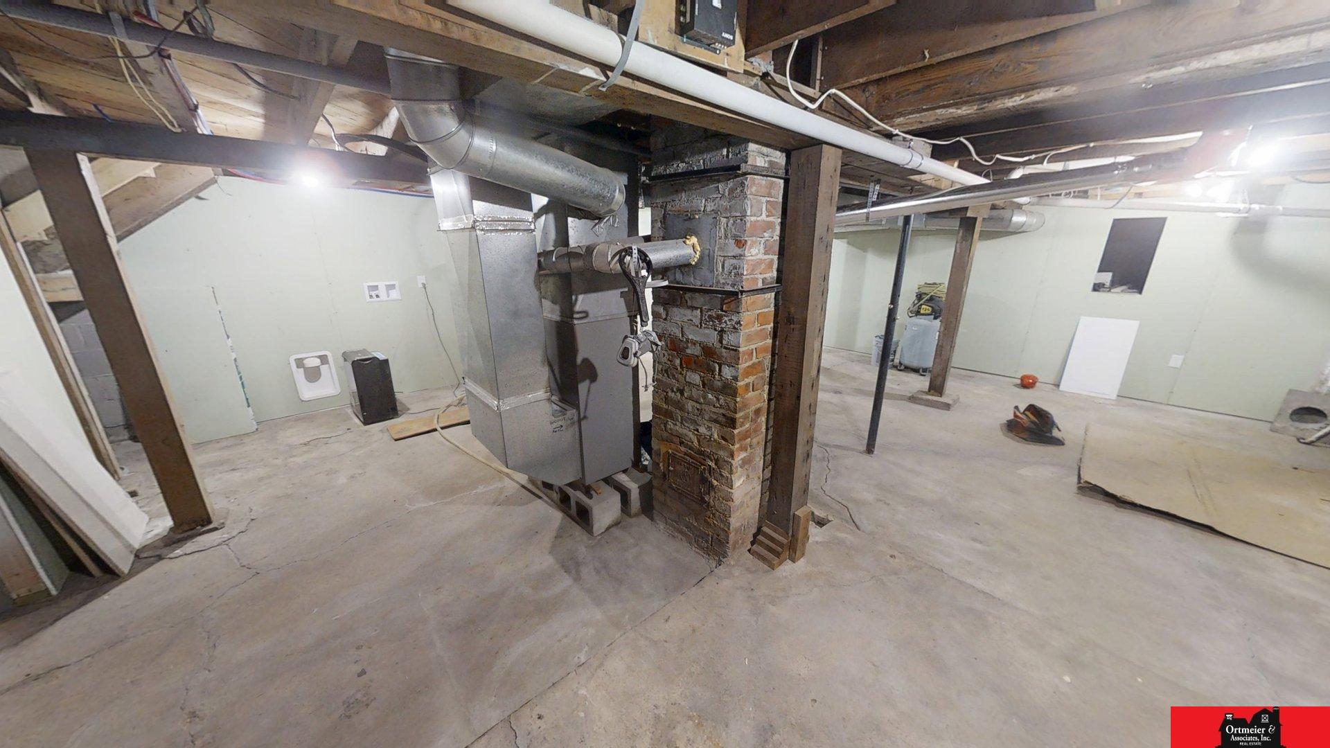 120 E 4th Street