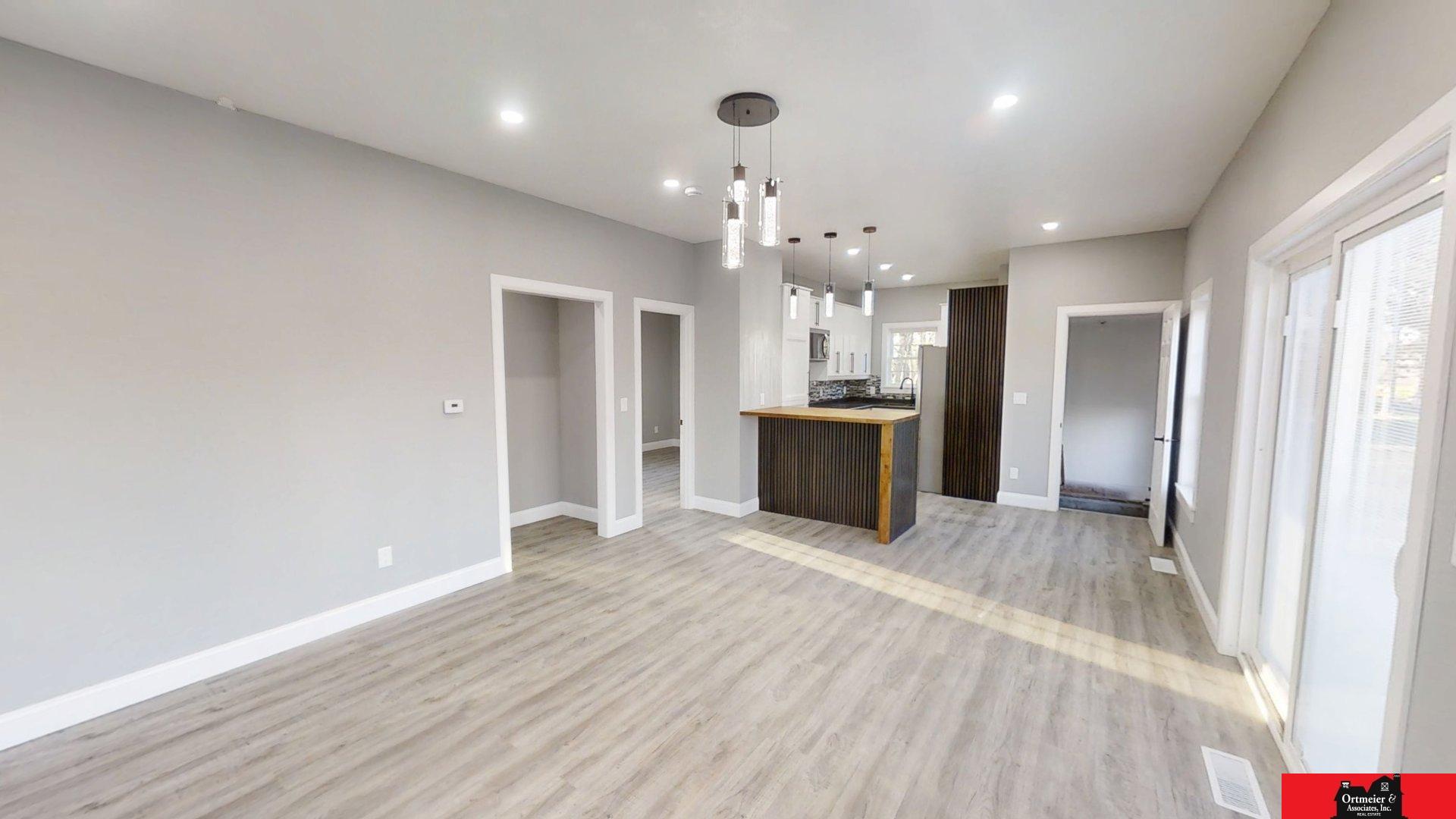 120 E 4th Street