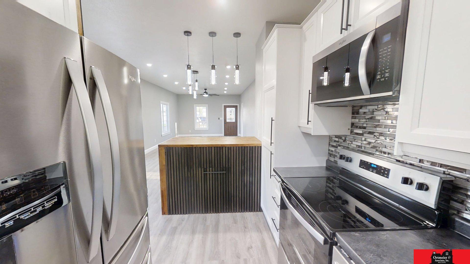 120 E 4th Street