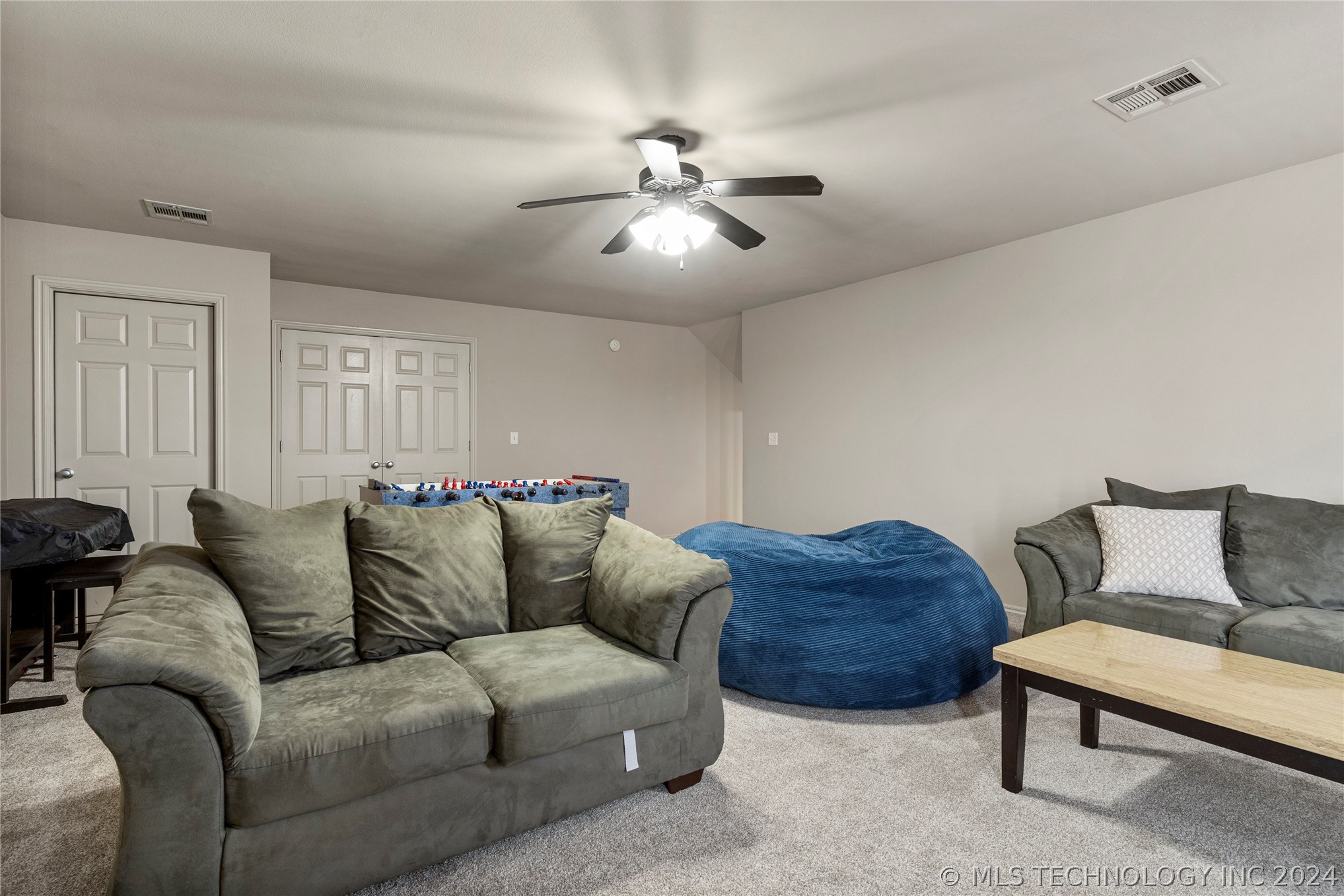 11806 S Vine Street E