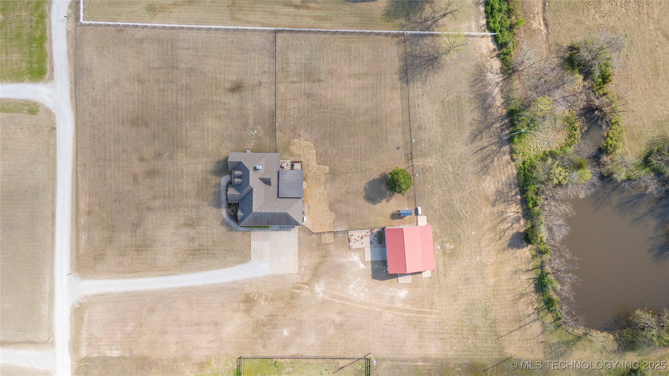 8203 N 242nd Road