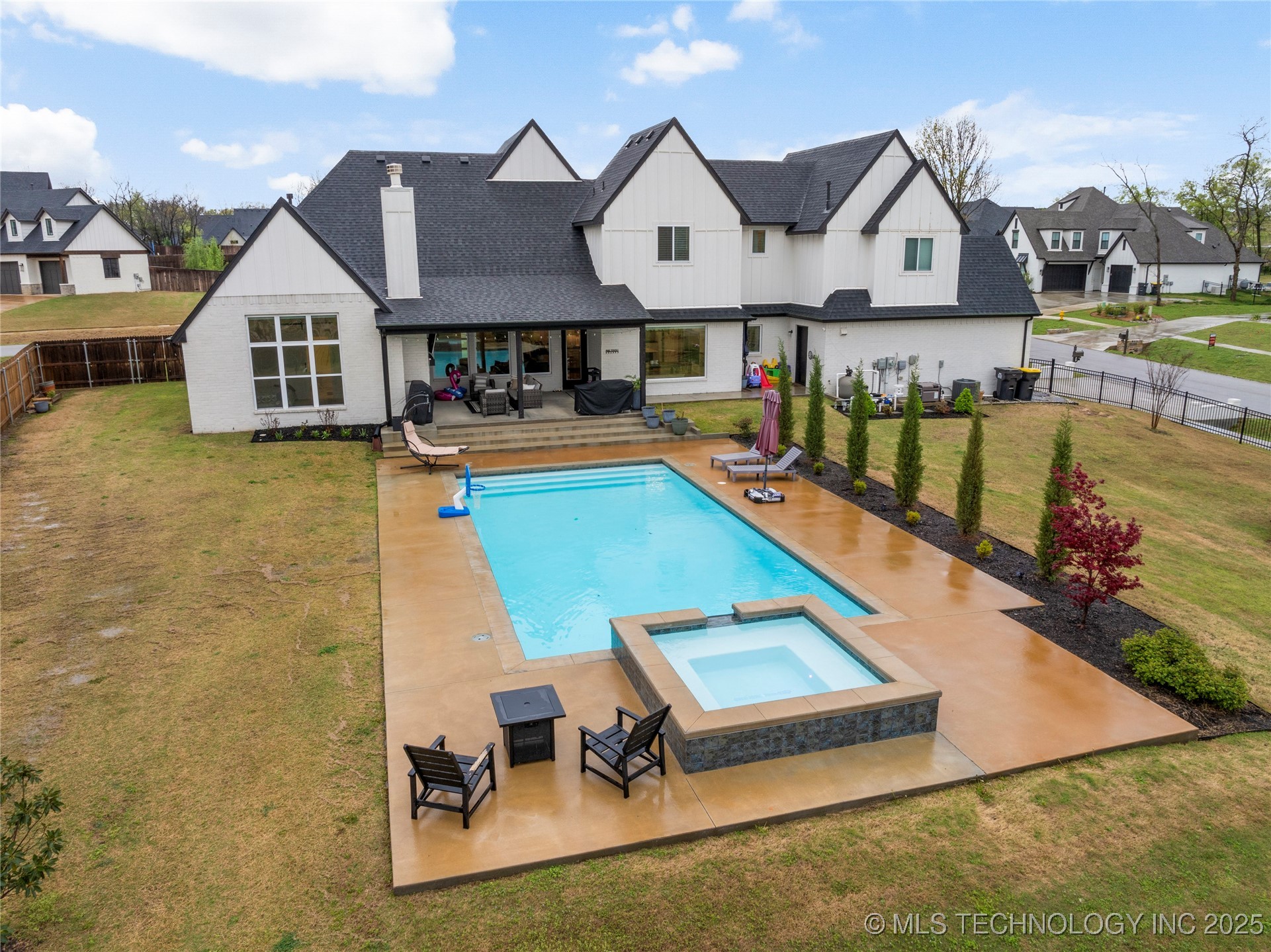 13641 S 27th Street E