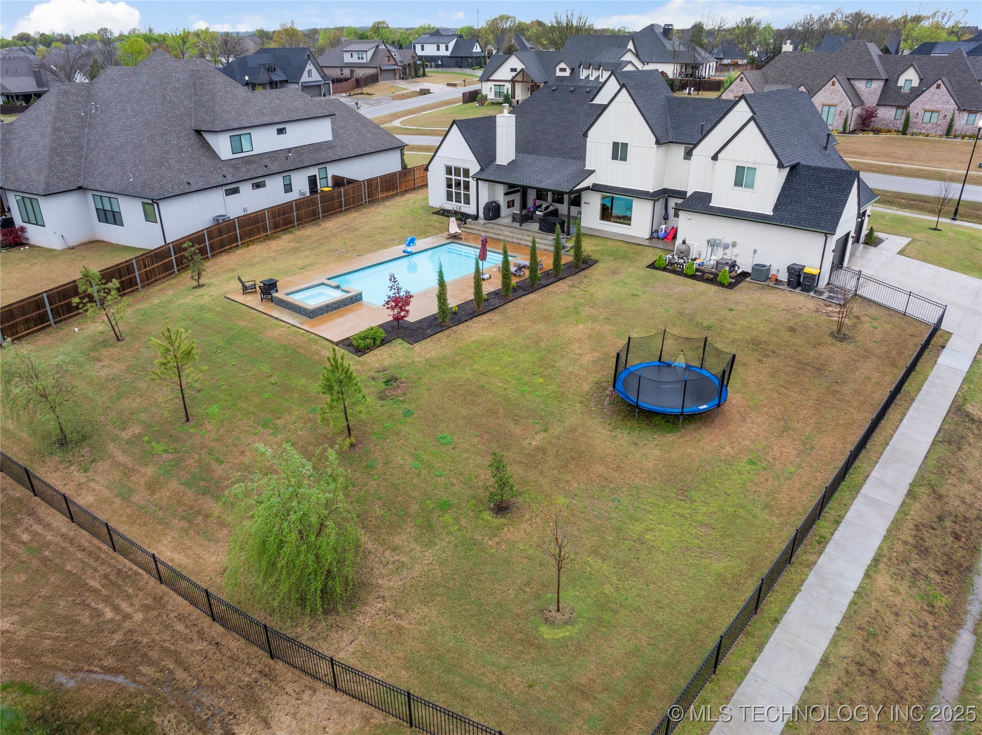 13641 S 27th Street E