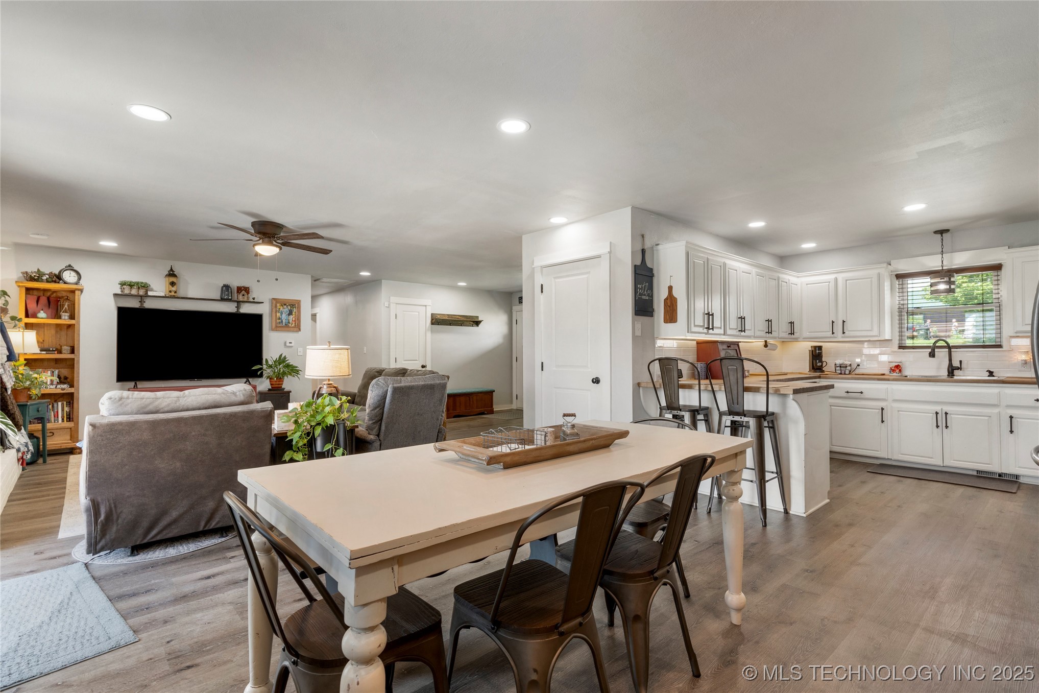 6011 S 115th West Avenue