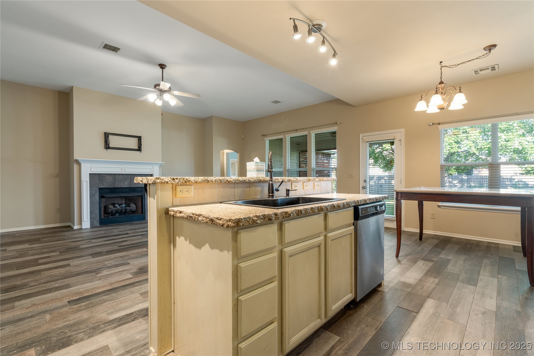 12522 S Cedar Avenue