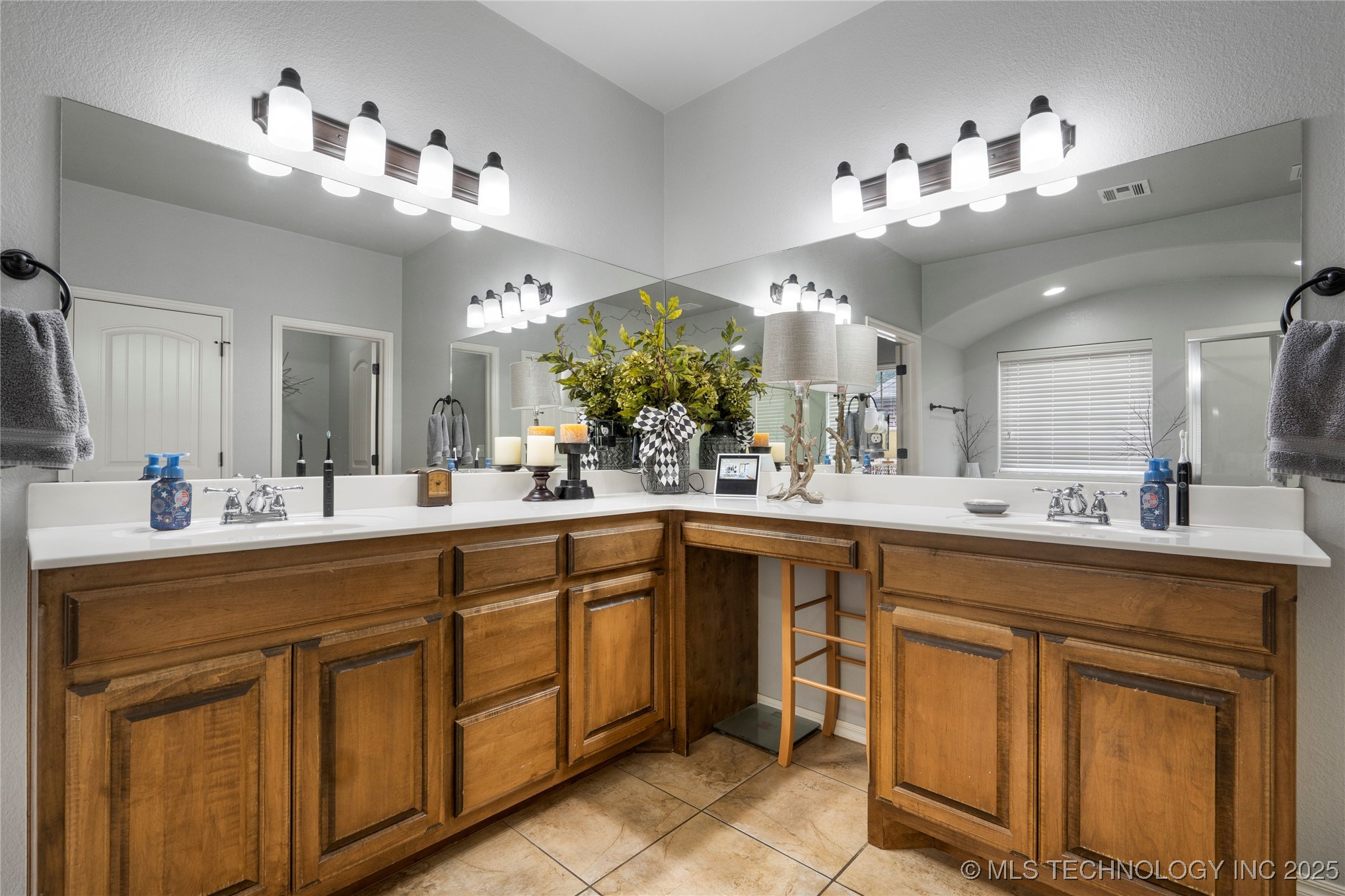 3140 E 143rd Street S