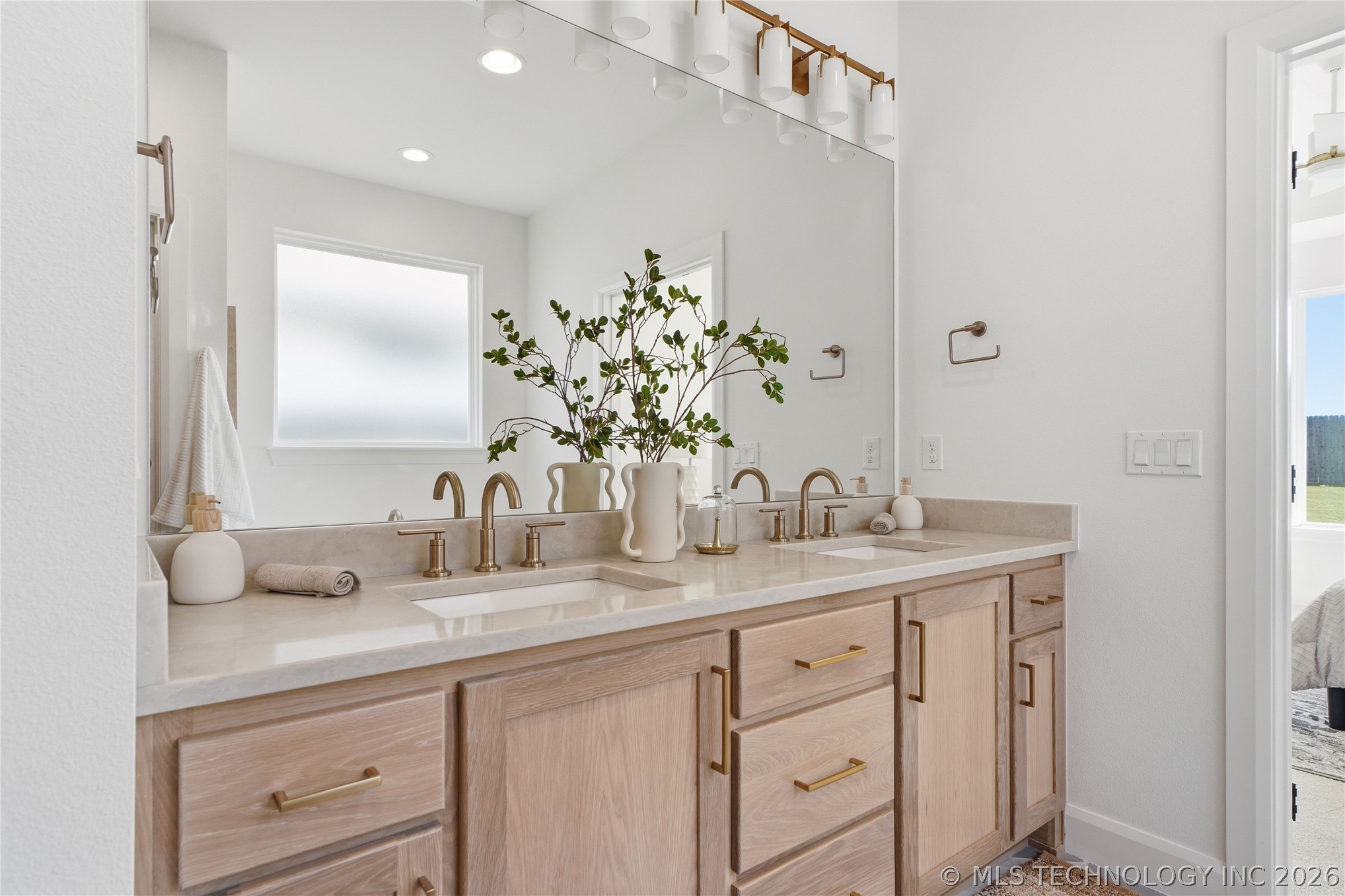 13645 S 20th Place E