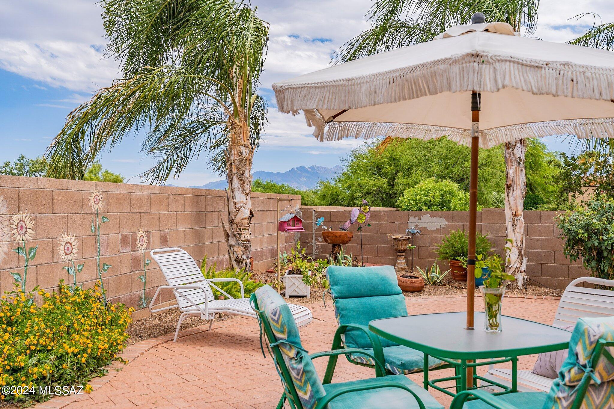 2573 N Camino Reloj