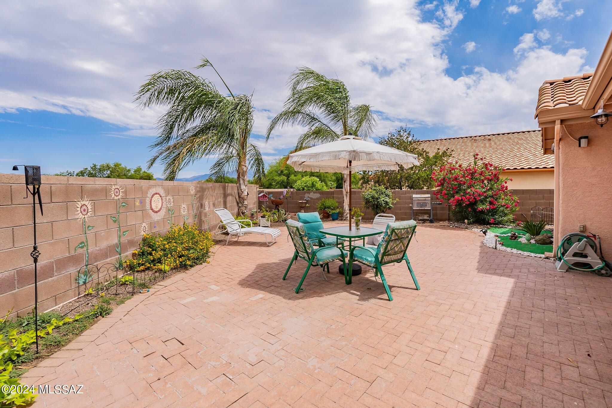 2573 N Camino Reloj