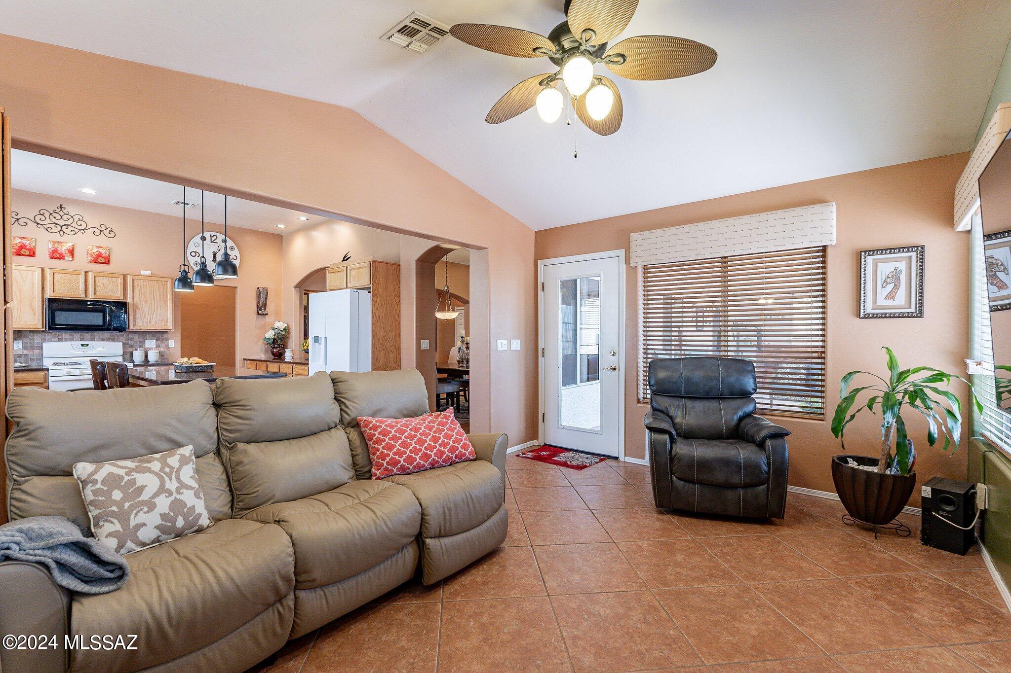 2573 N Camino Reloj