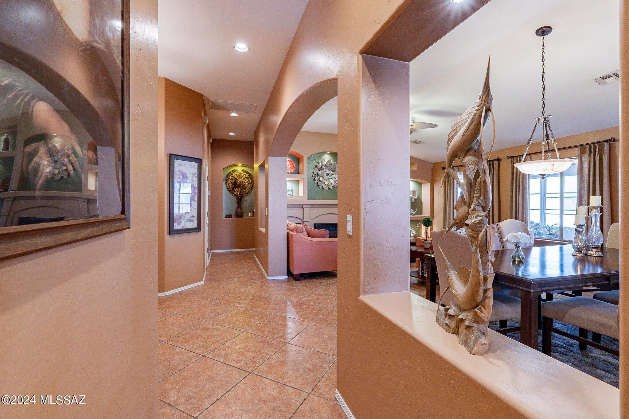 2573 N Camino Reloj