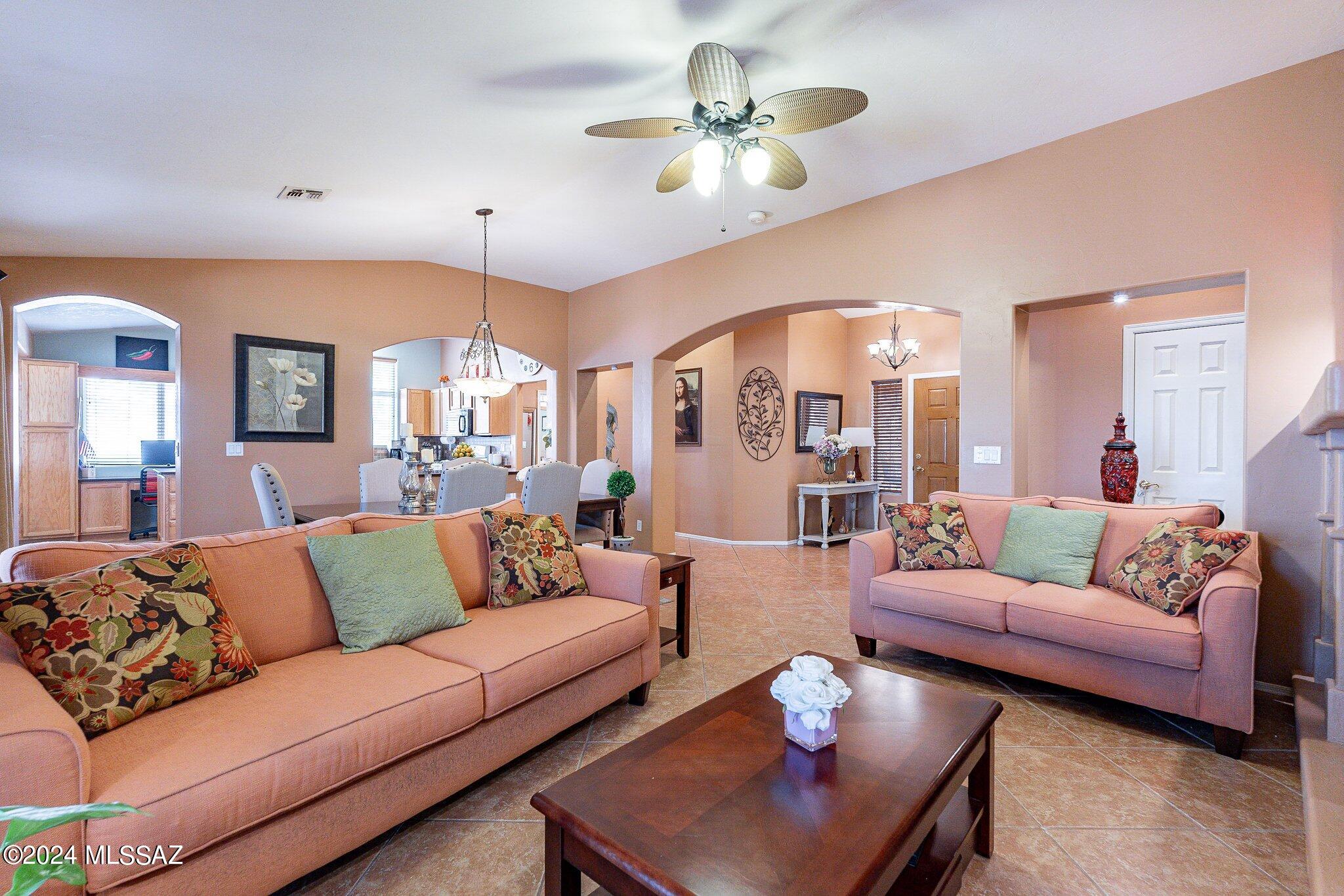 2573 N Camino Reloj