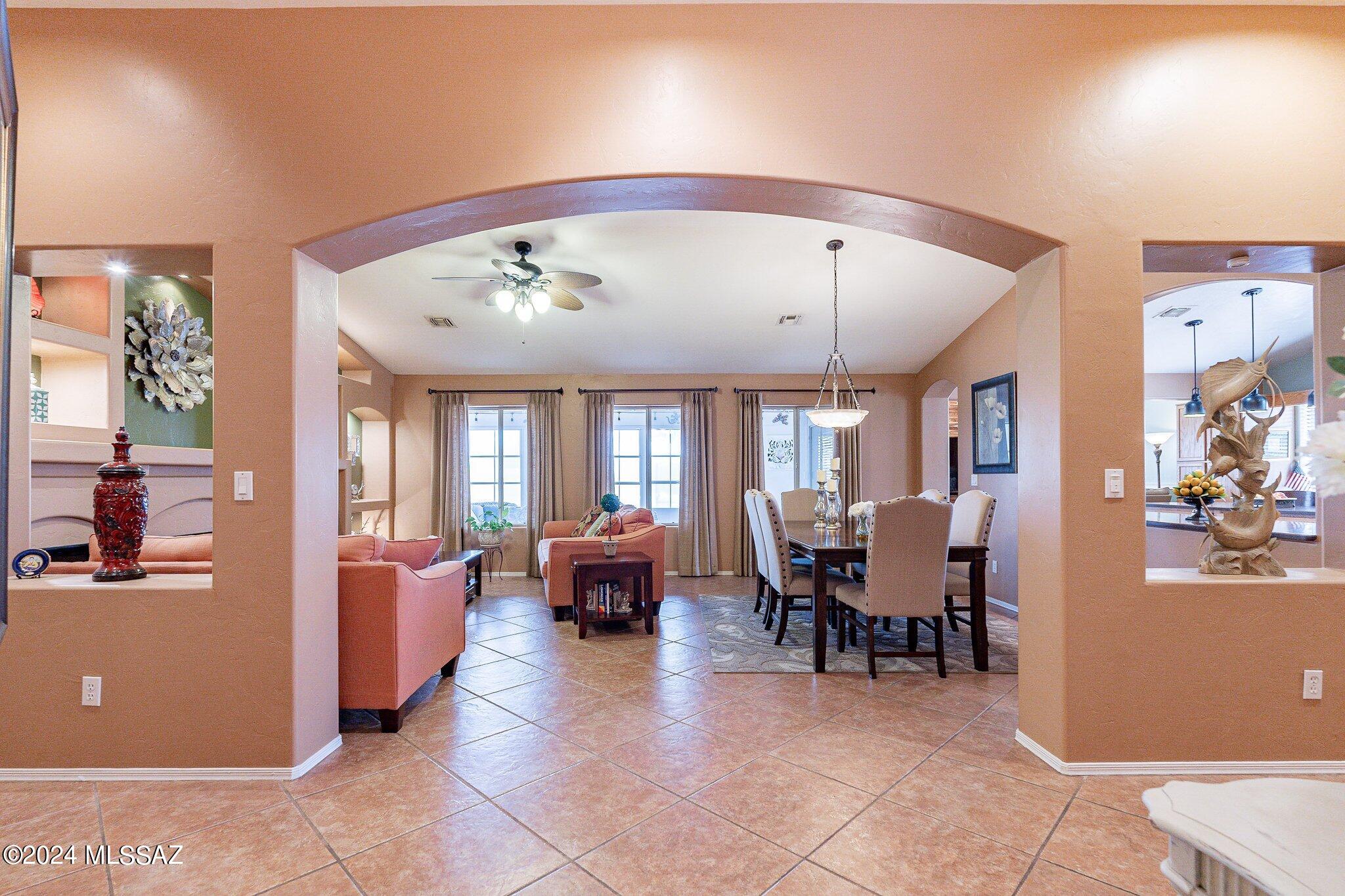 2573 N Camino Reloj