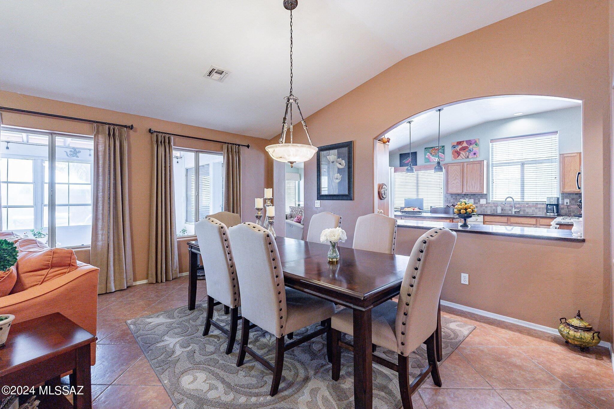 2573 N Camino Reloj