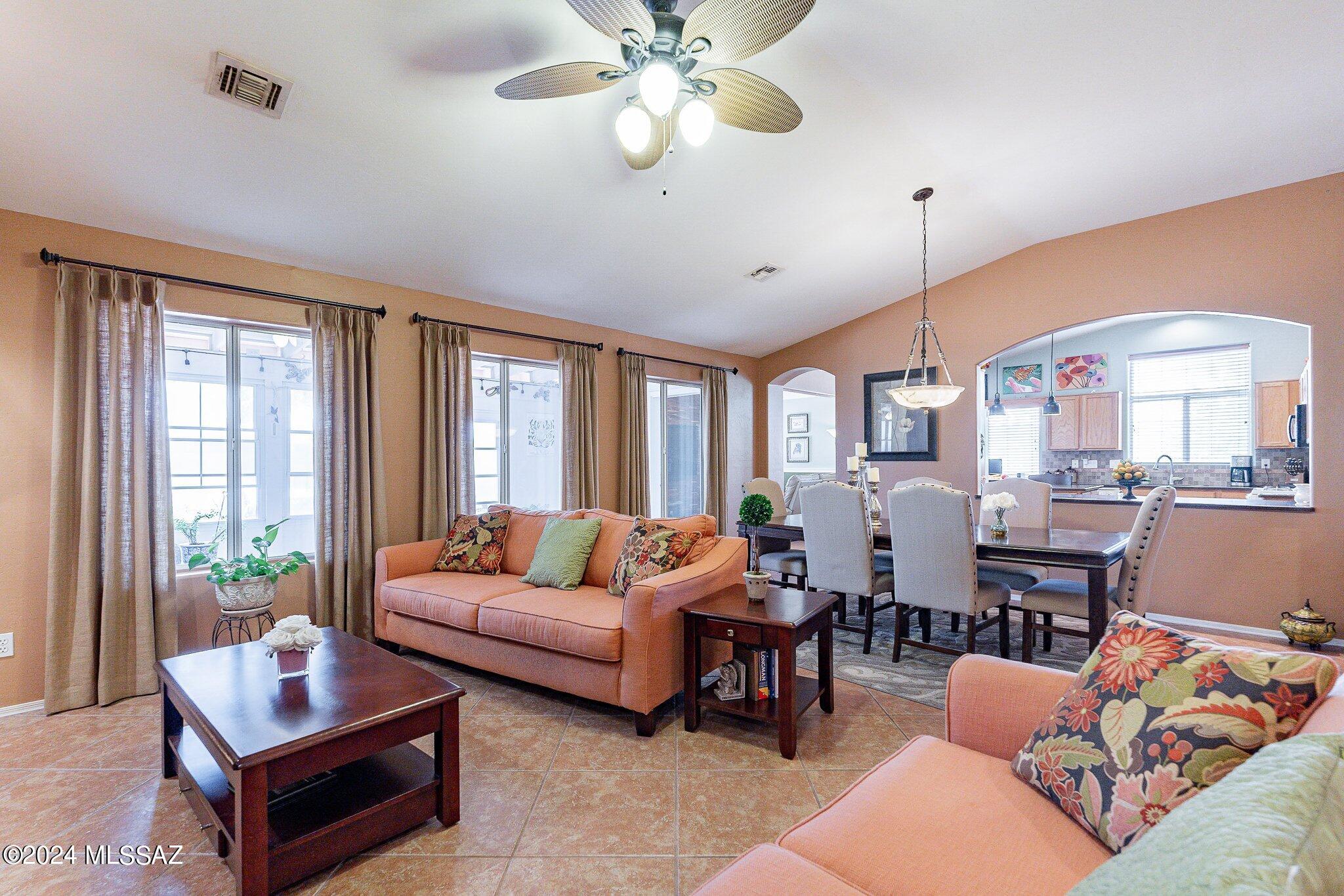 2573 N Camino Reloj