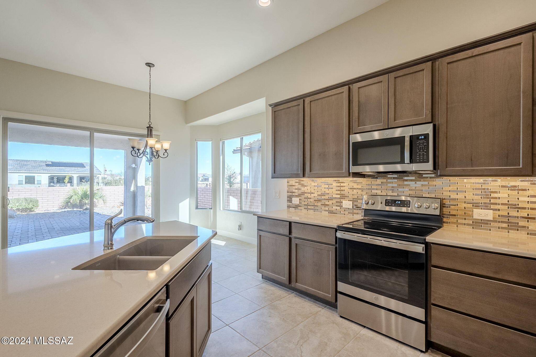 1427 E Golden Rock Way
