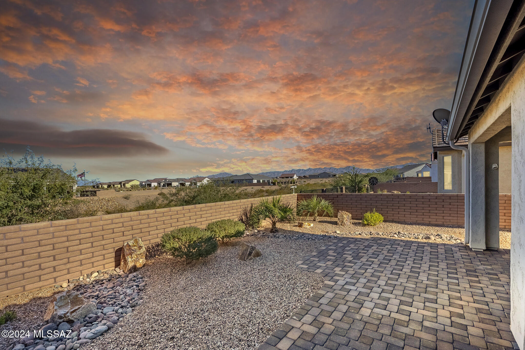 1427 E Golden Rock Way