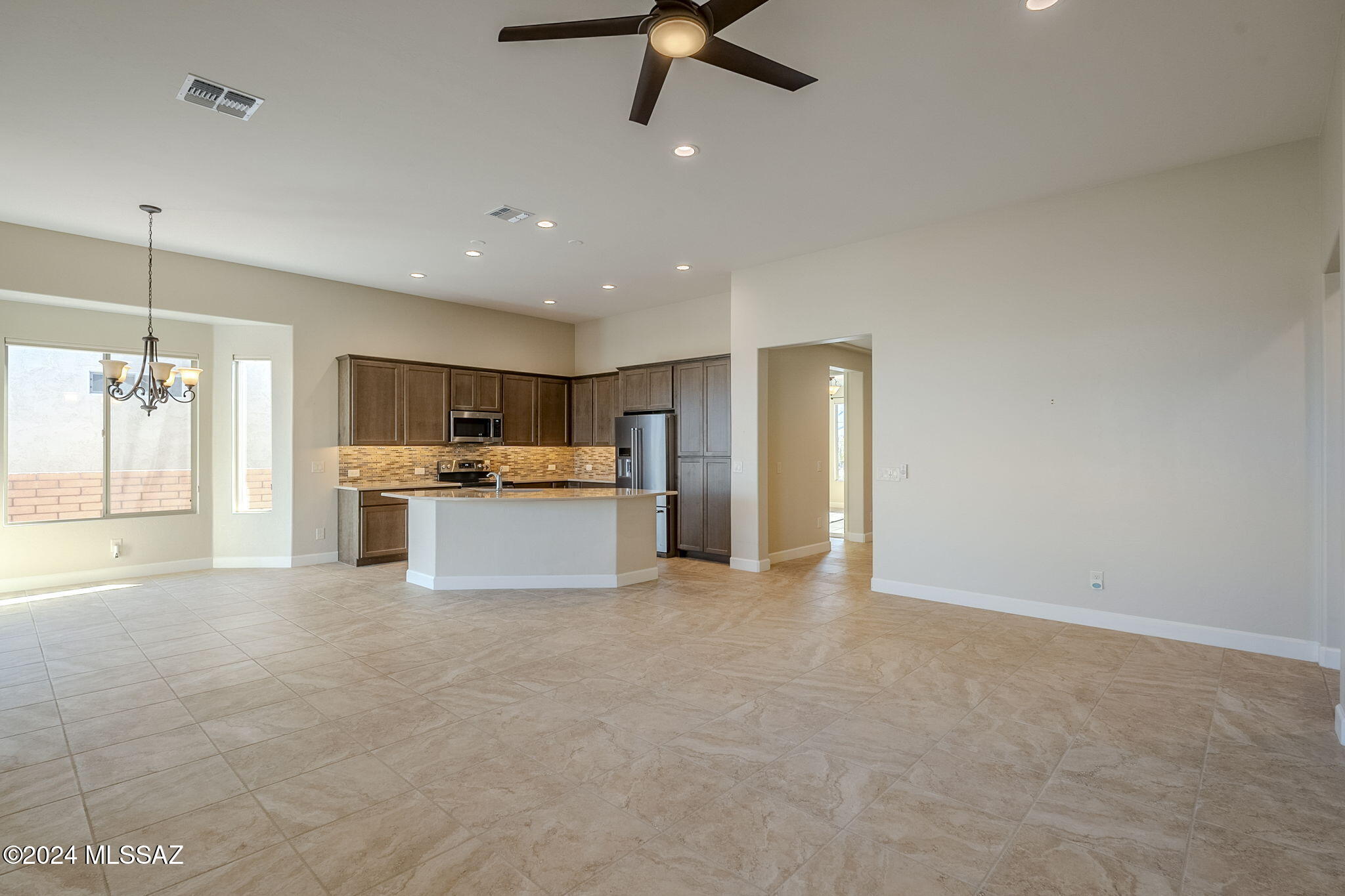 1427 E Golden Rock Way
