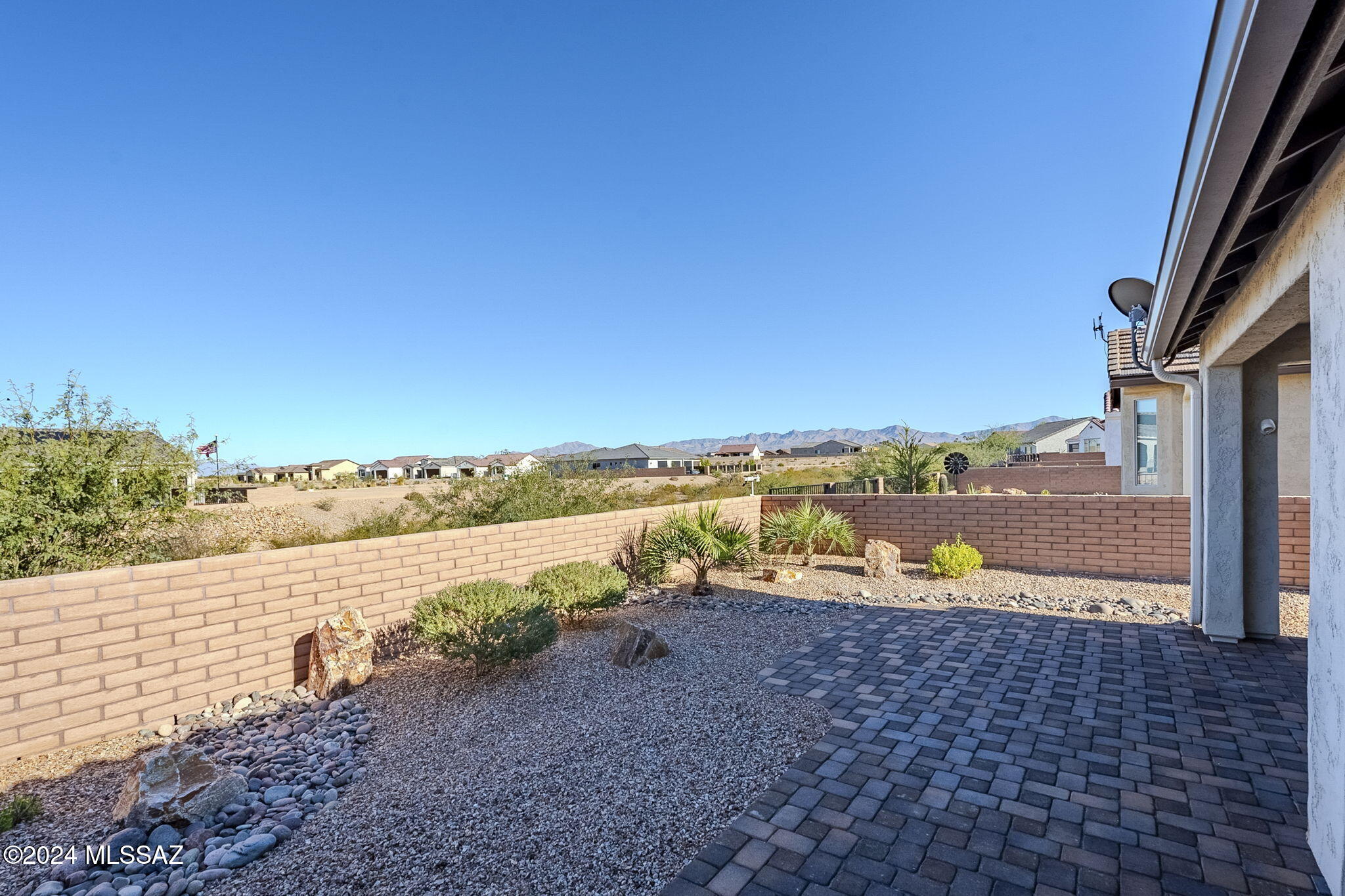 1427 E Golden Rock Way