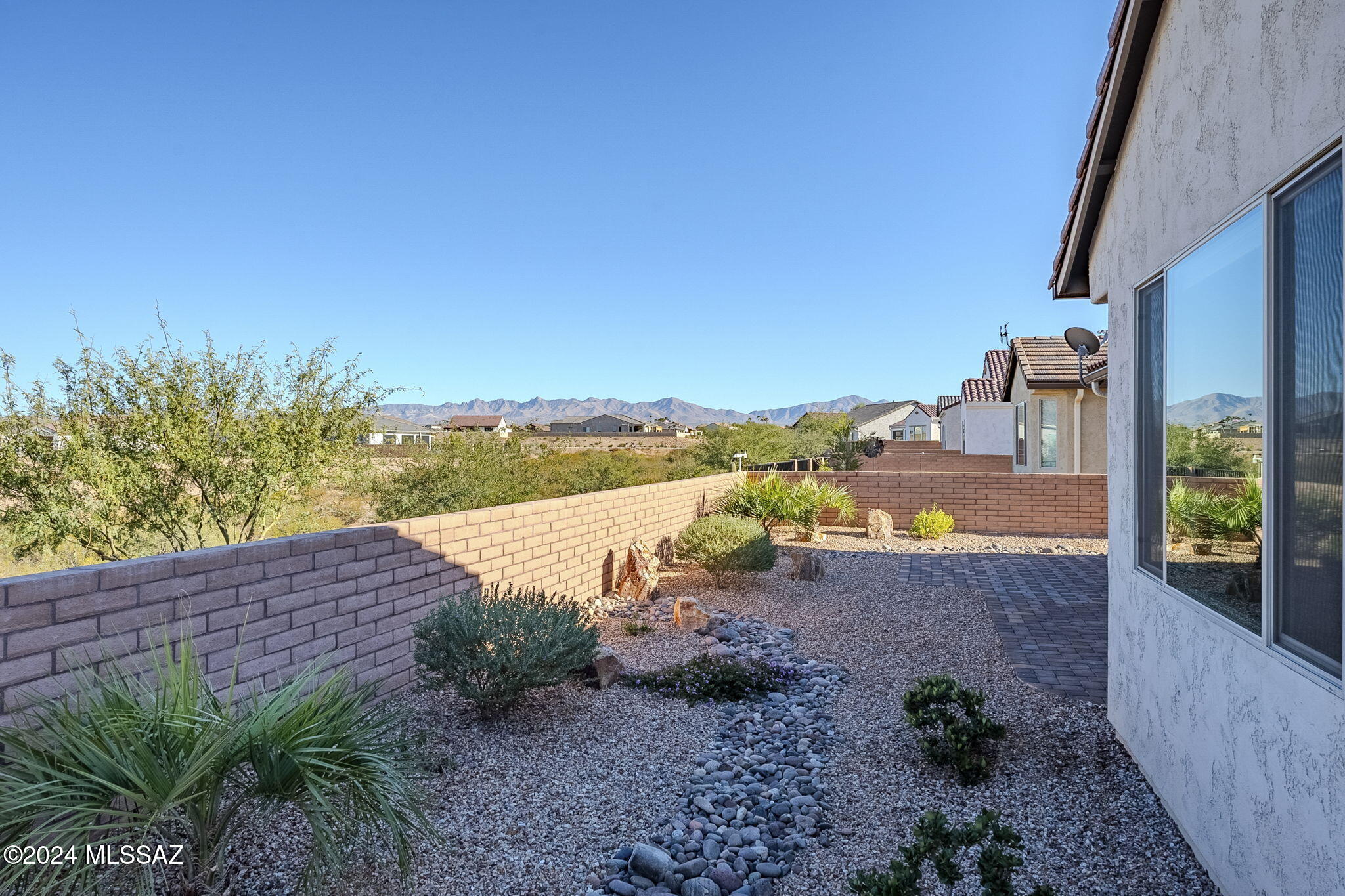 1427 E Golden Rock Way