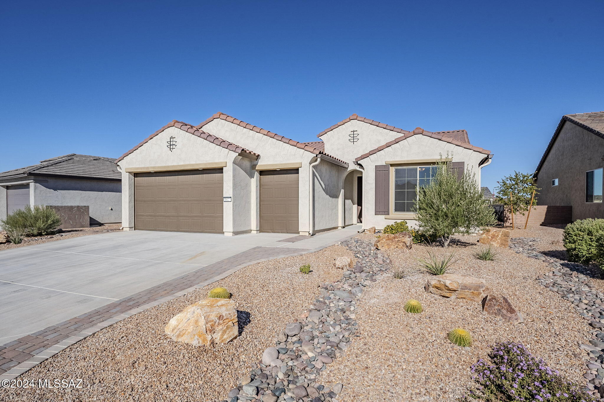 1427 E Golden Rock Way
