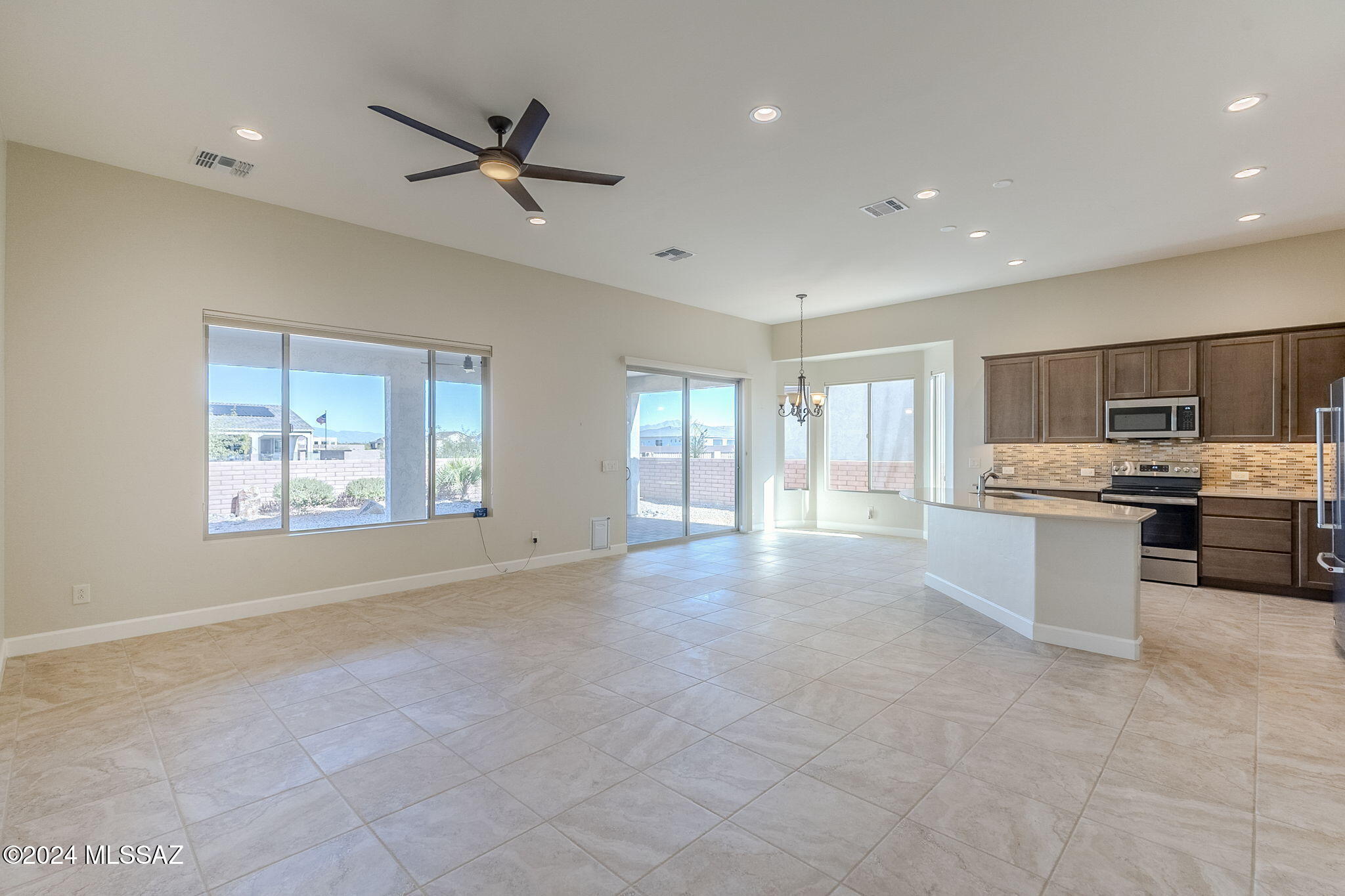 1427 E Golden Rock Way
