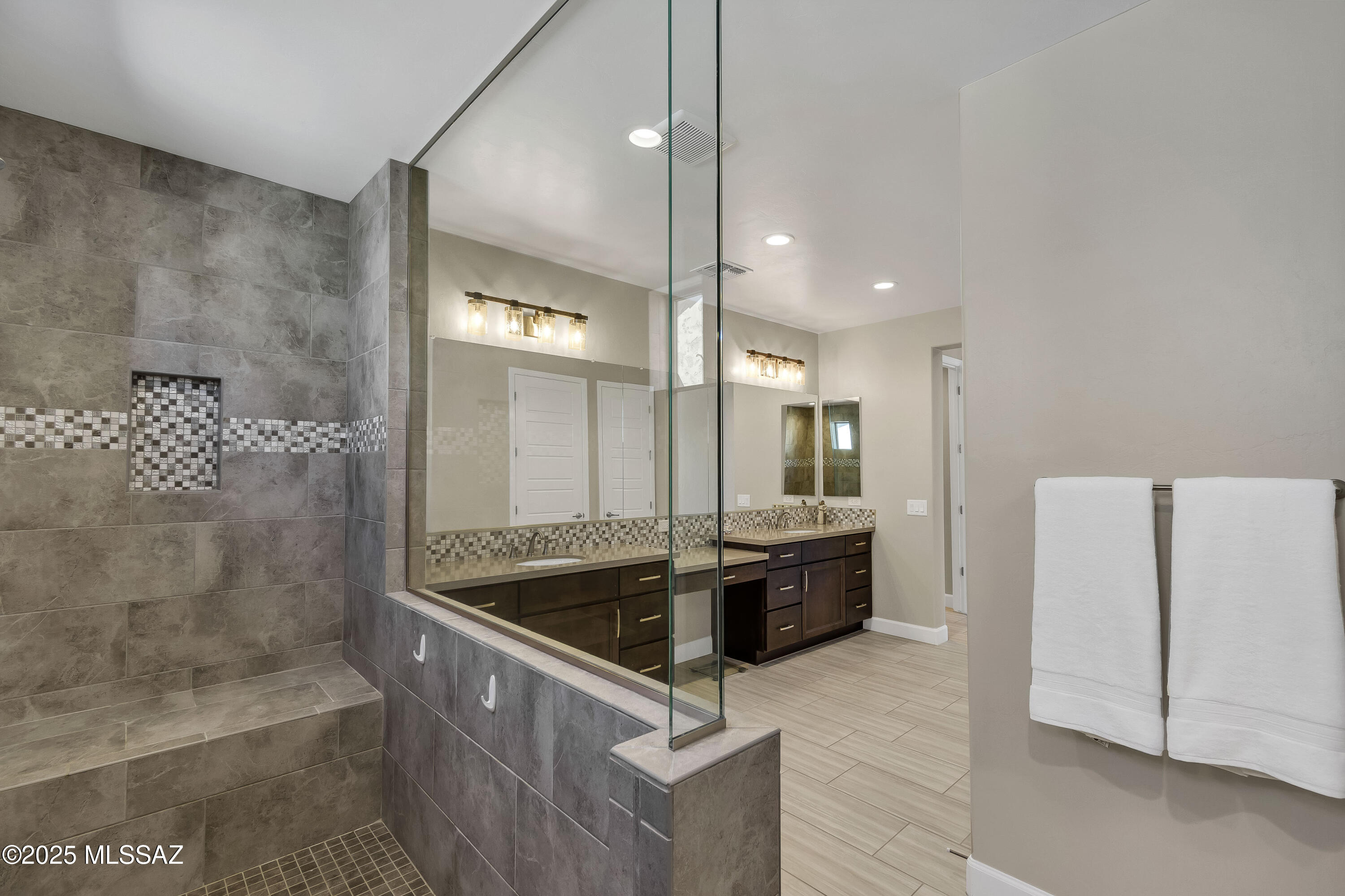 2447 E Canyon Crossing Drive