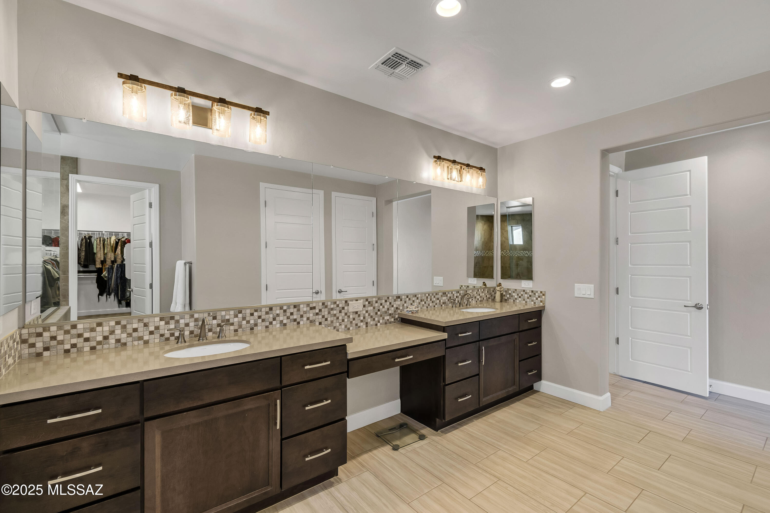 2447 E Canyon Crossing Drive