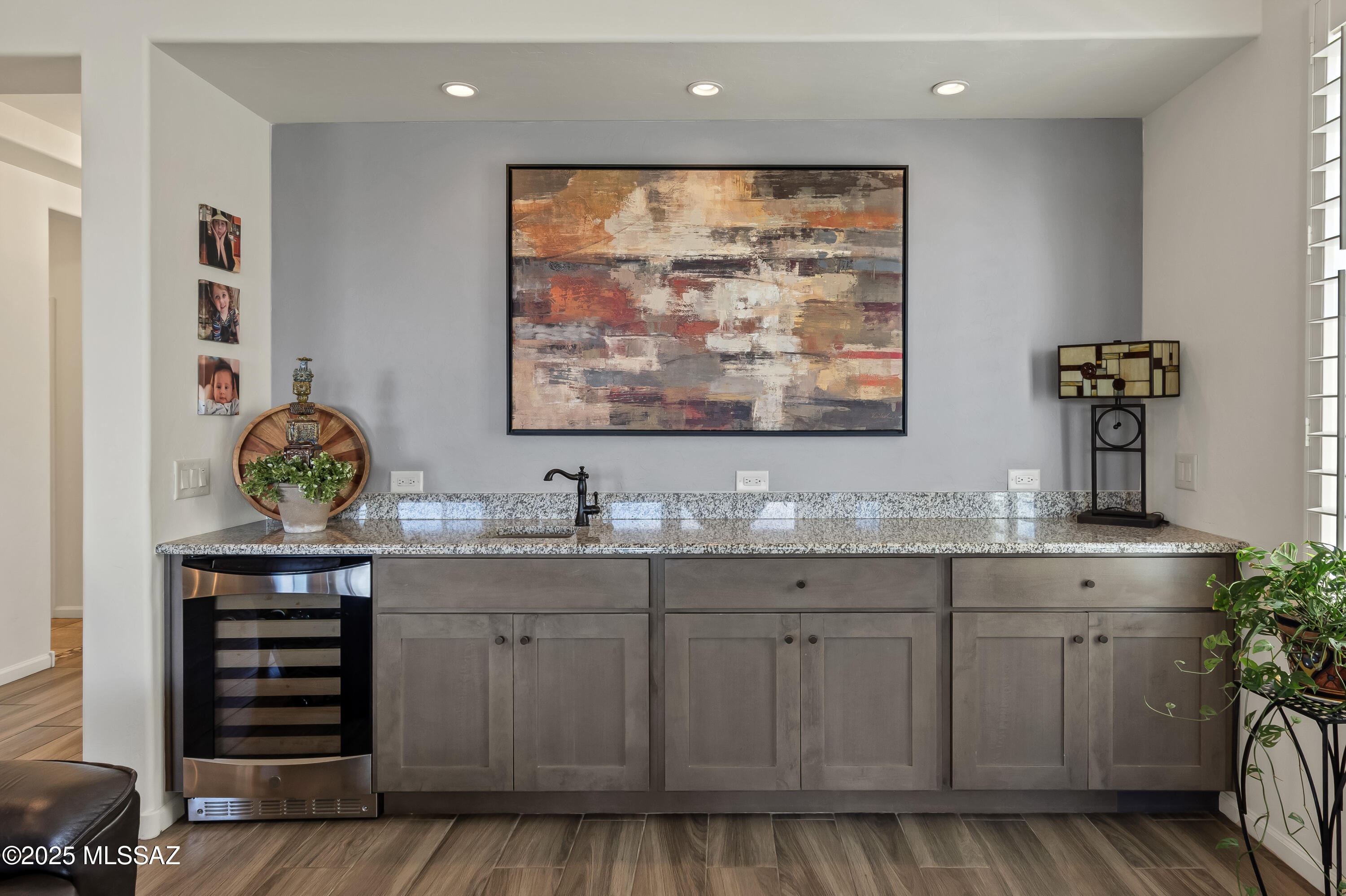2605 E Josephine View Drive