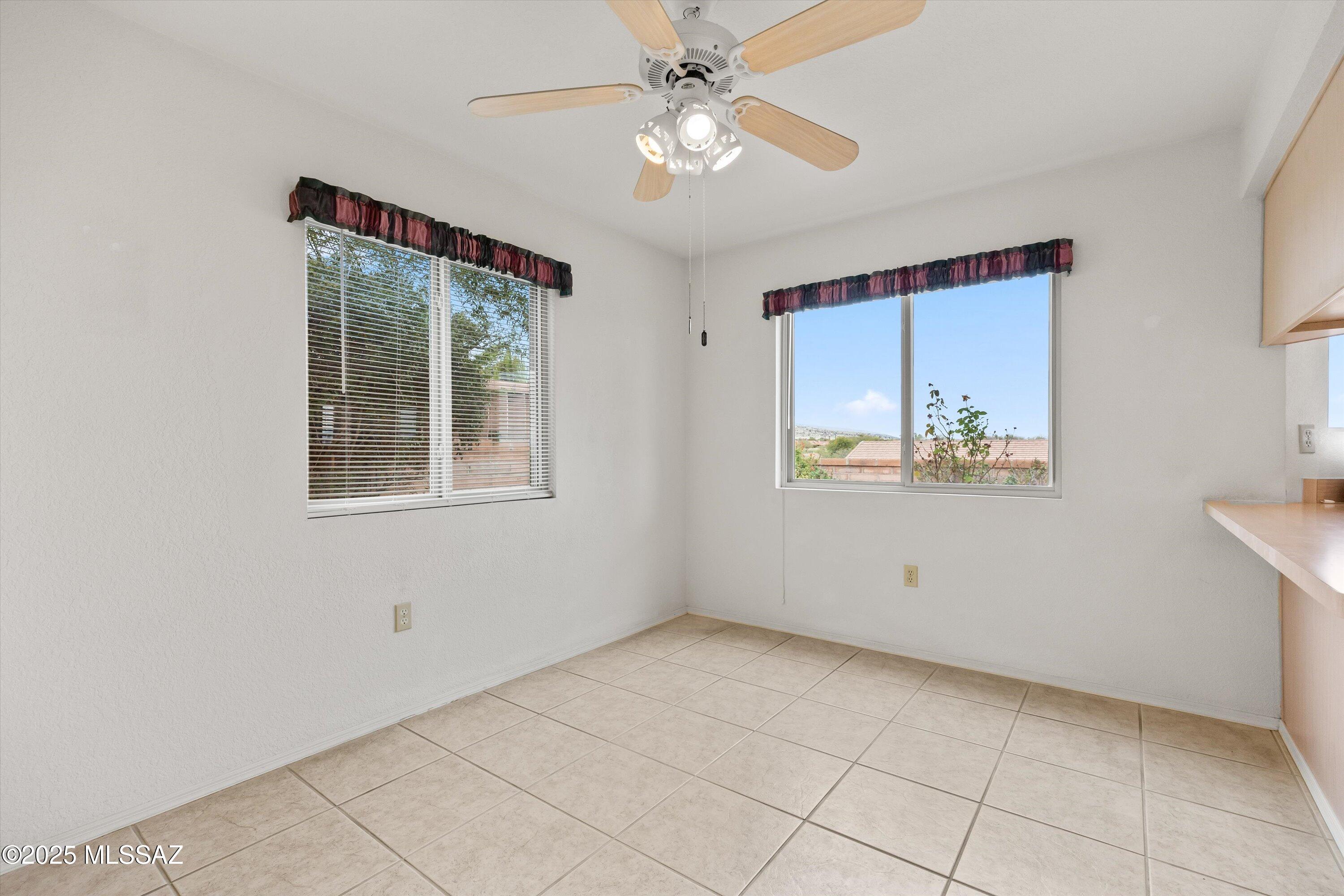 1739 W Circulo De La Pinata